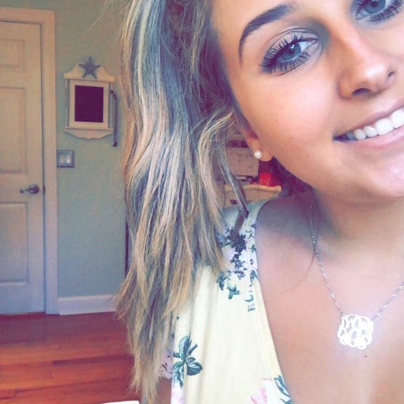 Meet your Posher, Julia - Picture 1 of 1